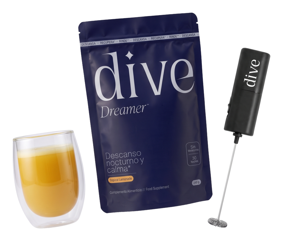 Dive Dreamer: bolsa de la bebida para dormir sin melatonina con un vaso preparado y el espumador Dive